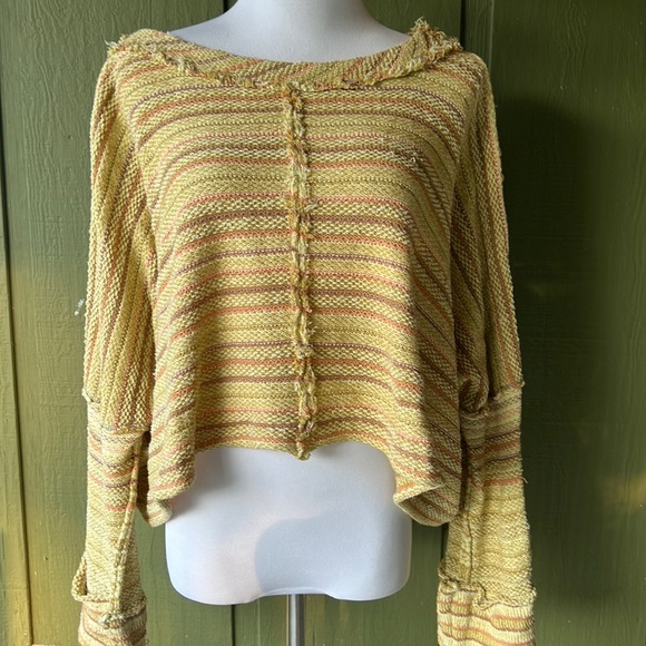 Free people, multi textures and fabrics in the front and back cropped top - Picture 2 of 5